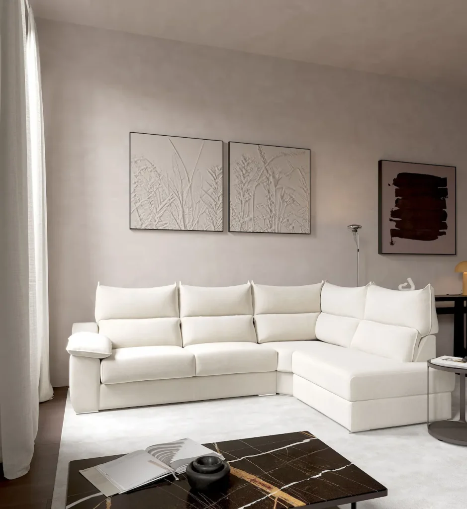 Sofá clásico con acabados artesanales y estilo atemporal