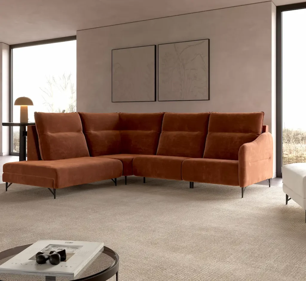 Sofá en Paterna con líneas contemporáneas y materiales resistentes