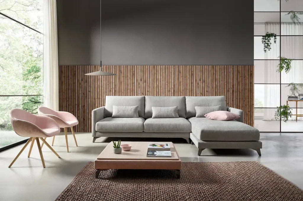 Sofá de diseño exclusivo con líneas modernas y tapizado elegante