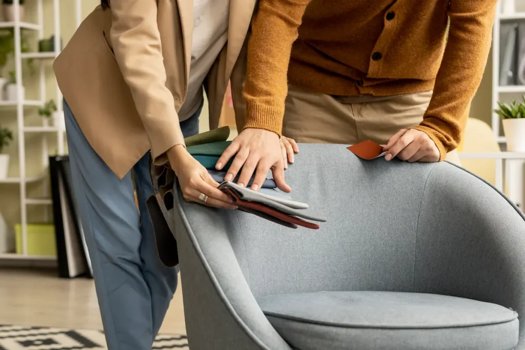 Telas para tapizar sofás con diseños modernos y resistentes